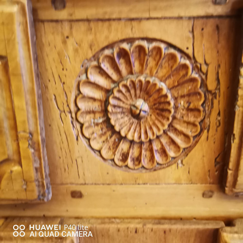 Credenza in ciliegio biondo Luigi XV del primo Ottocento
