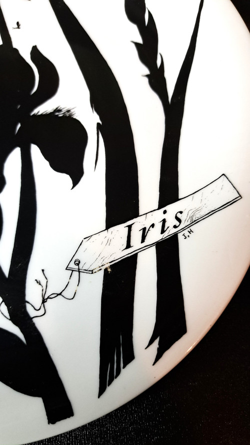 Plate decorated by Jeannine Hétreau, Iris décor, for Primavera, circa 1950