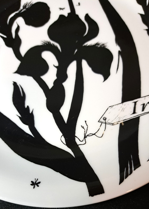 Plate decorated by Jeannine Hétreau, Iris décor, for Primavera, circa 1950