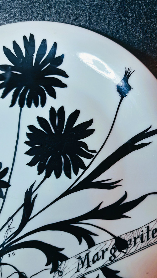Assiette décorée par Jeannine Hétreau ​​​​​​​ décor Marguerite pour Primavera vers 1950