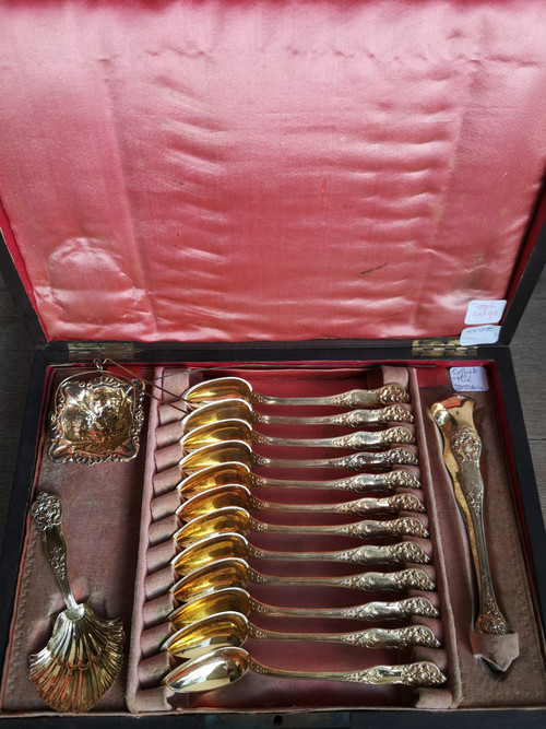 Napoleon III silver-gilt box: 12 spoons +1 pair of tongs + tea strainer + spoon Guillot 19th century goldsmiths