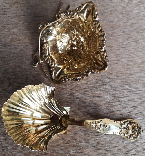 Napoleon III silver-gilt box: 12 spoons +1 pair of tongs + tea strainer + spoon Guillot 19th century goldsmiths