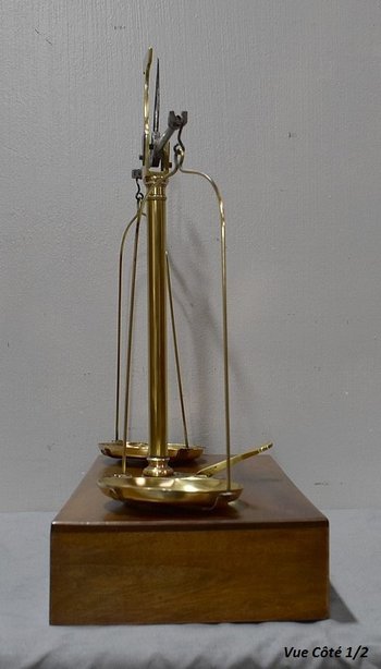Kleine Juwelierwaage, Typ Trebuchet - 1900