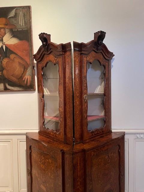 Belle paire d'encoignures hollandaises vers 1750