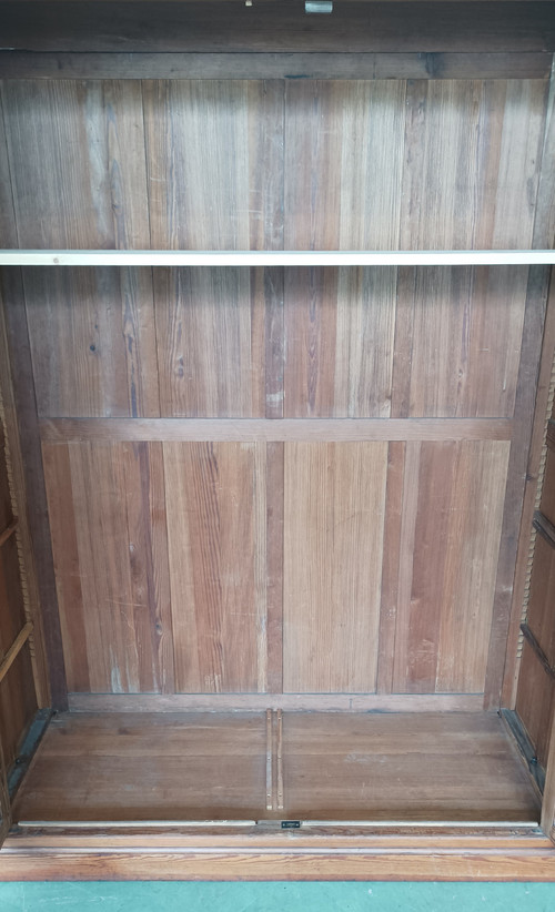 Großer Pariser Schrank aus Kiefernholz
