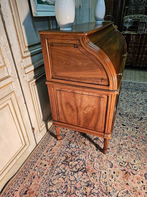 Bureau à Cylindre En Noyer Blond  Louis XVI