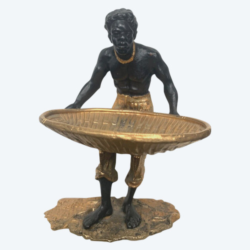 "Uomo con cesto intrecciato" gruppo in bronzo con doppia patina XX secolo