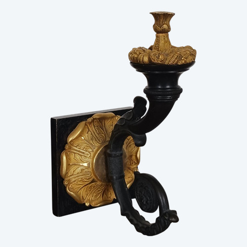 Paris, époque Restauration - rare patère ou embrasse rideau - bronze patiné et à l'ormoulu