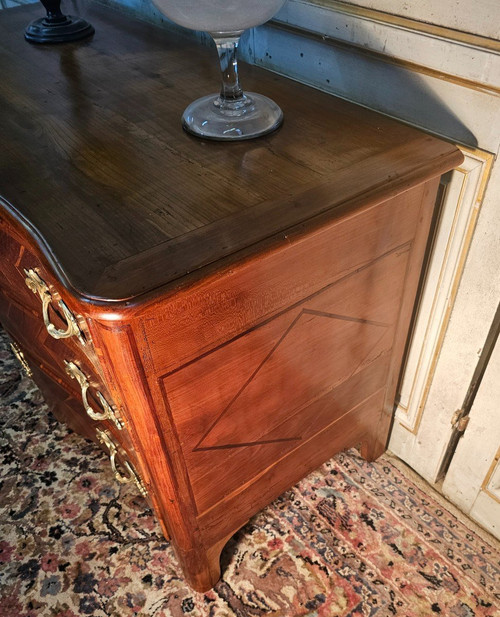 Commode 18 ème Galbée En Cerisier