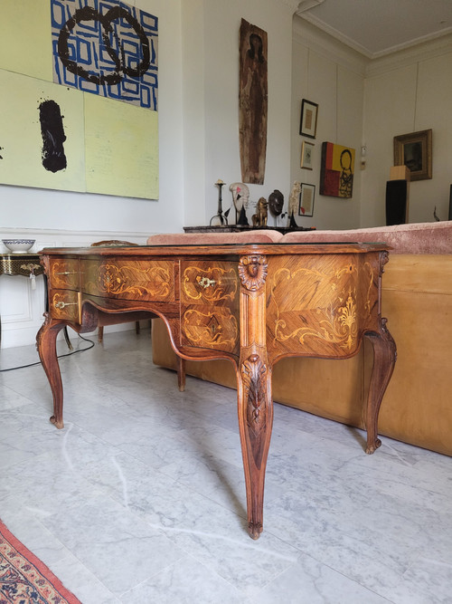Schöner Schreibtisch, komplett mit Intarsien Ende des 19. oder Anfang des 20. Jahrhunderts im Stil von Ludwig XV.