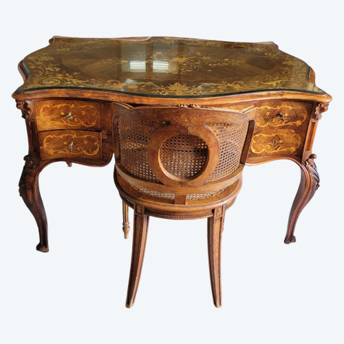 Schöner Schreibtisch, komplett mit Intarsien Ende des 19. oder Anfang des 20. Jahrhunderts im Stil von Ludwig XV.