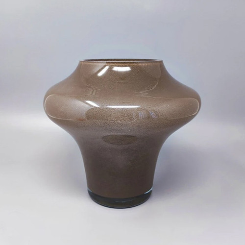 1970er Jahre Wunderschöne beigefarbene Vase aus Muranoglas von Dogi. Hergestellt in Italien