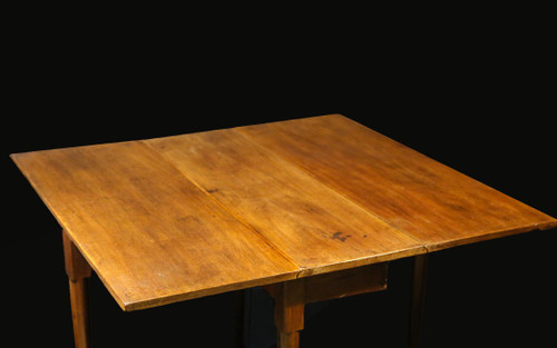 Mahogany folding table  Late 18th century early 19th century  Transition style 