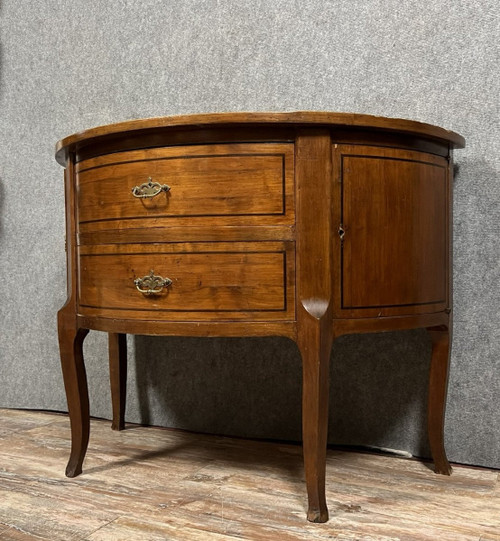 Halbmondkommode im Übergangsstil Louis XV / Louis XVI aus Mahagoni mit Intarsien aus Ebenholzfilets