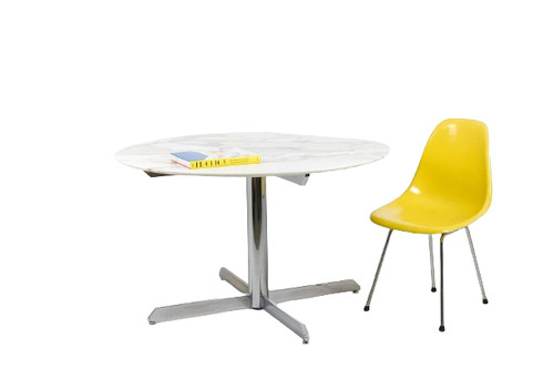 Florence Knoll for Knoll. Table in marble and chromed metal. Circa 1960. LS58341208U