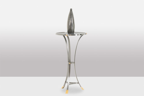 Guéridon « Canabas » en cuir patiné, acier, et laiton doré. Contemporain. LS59502209H