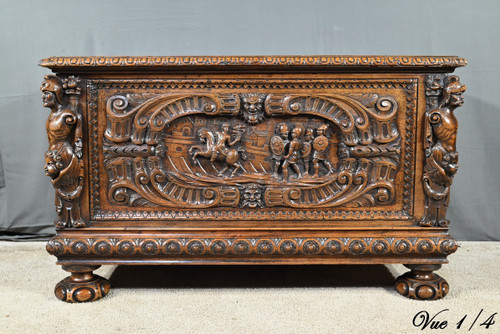 French walnut chest, Italian Renaissance style - Late 18th century