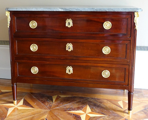 Commode Louis XVI Directoire acajou moucheté, marbre Turquin - époque XVIIIe siècle 113cm x 89,5cm