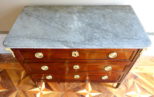 Commode Louis XVI Directoire acajou moucheté, marbre Turquin - époque XVIIIe siècle 113cm x 89,5cm