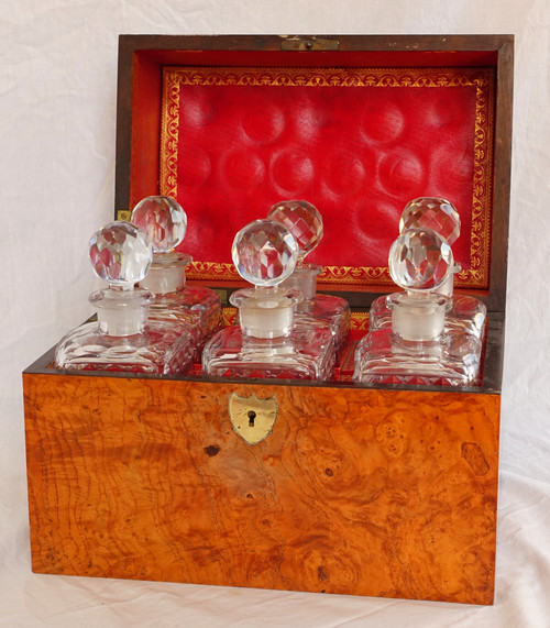 Mobile da liquore Impero di restauro in radica e cristallo Le Creusot, interno in marocchino rosso