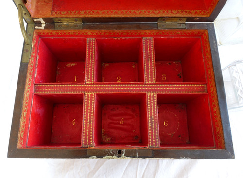Mobile da liquore Impero di restauro in radica e cristallo Le Creusot, interno in marocchino rosso