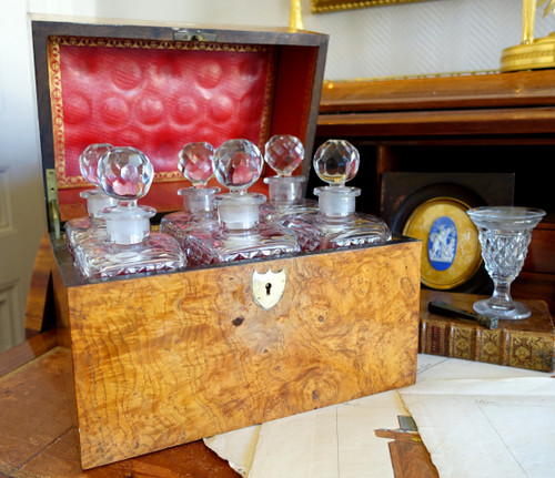 Mobile da liquore Impero di restauro in radica e cristallo Le Creusot, interno in marocchino rosso