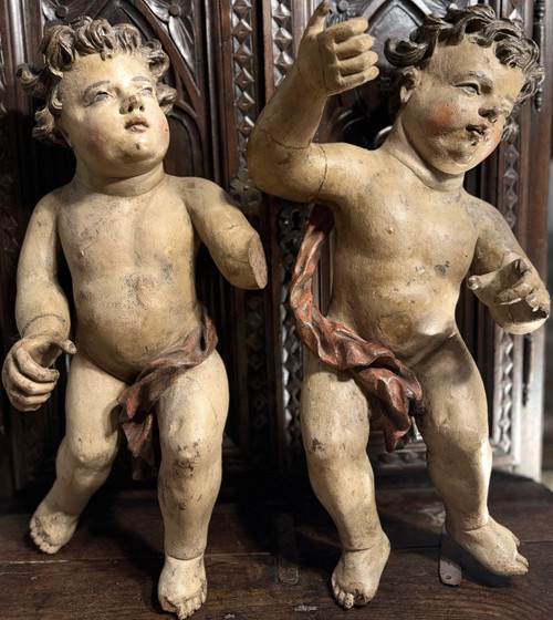Large Pair Of Angels - 17th century
