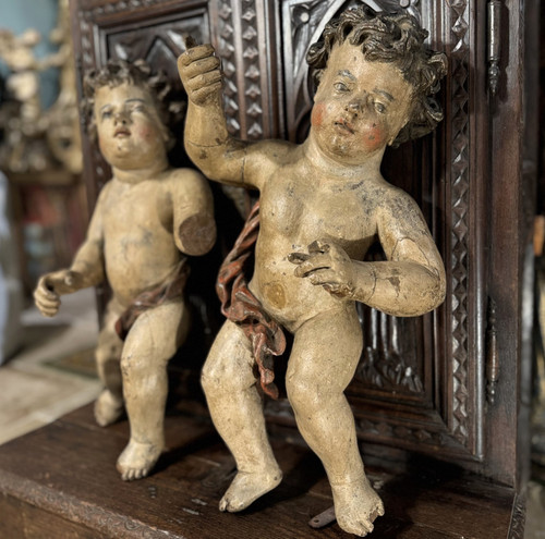 Large Pair Of Angels - 17th century