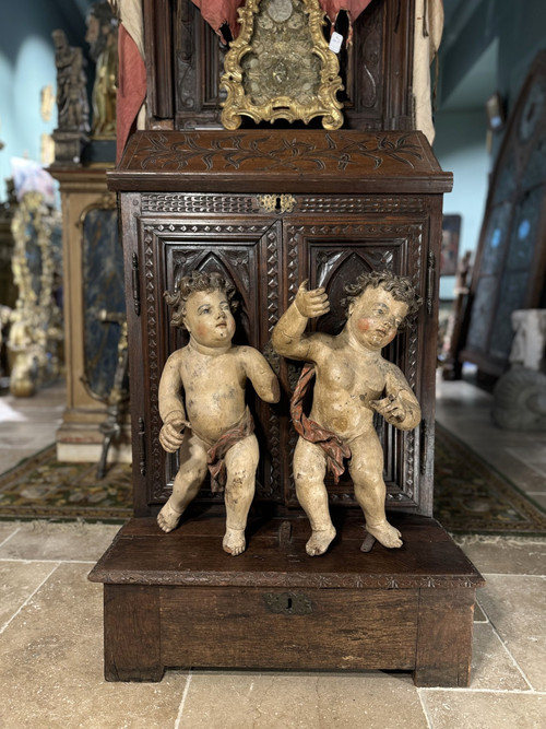 Large Pair Of Angels - 17th century