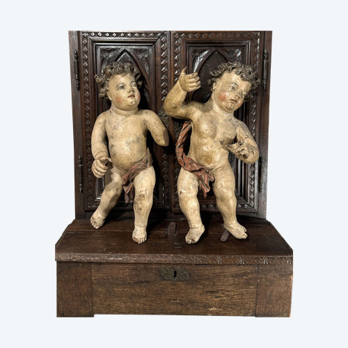 Large Pair Of Angels - 17th century