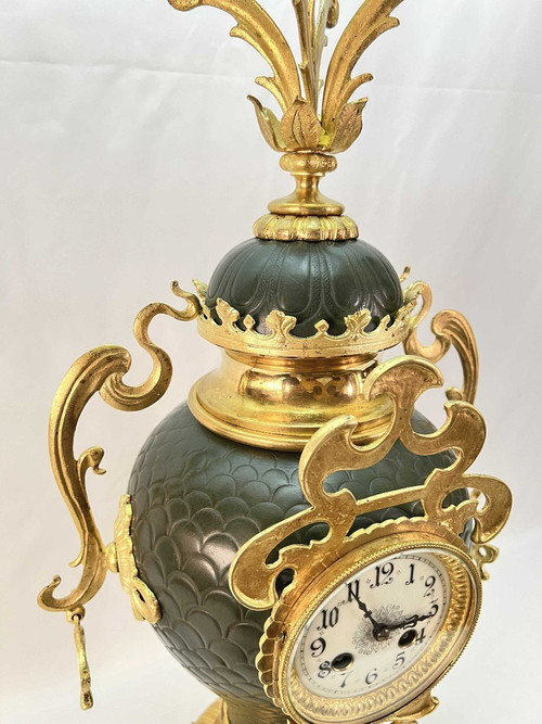 Large Art Nouveau gilt bronze "vase" clock 66 cm