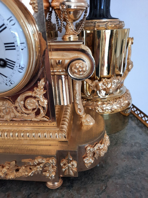Pendule En Bronze XIXe Ciselé Et Doré Au Mercure