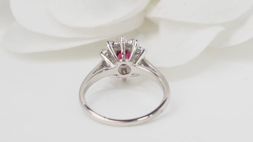 Anello Margherita in oro bianco, rubini e diamanti 