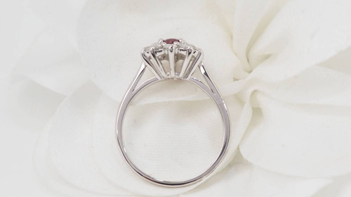 Anello Margherita in oro bianco, rubini e diamanti 