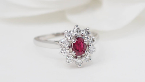Anello Margherita in oro bianco, rubini e diamanti 