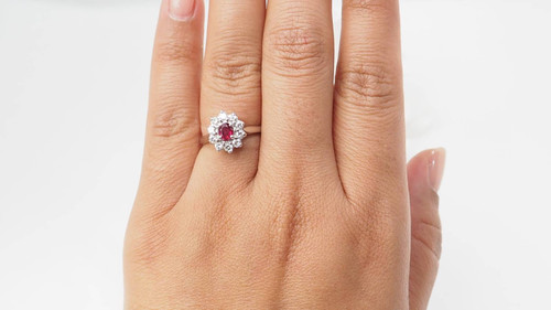 Anello Margherita in oro bianco, rubini e diamanti 