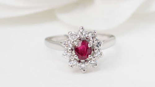 Anello Margherita in oro bianco, rubini e diamanti 