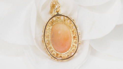 Pendentif en or jaune et camée
