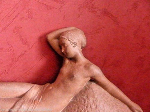 Scultura in terracotta Odalisca con capre di Georges GORI (XIX-XX)