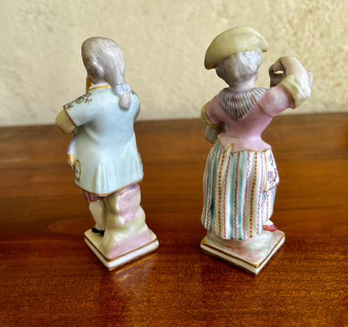 Statuettes en porcelaine de Saxe décorée main,  sans défauts, 