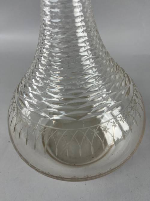 Crystal carafe with fish scale decoration