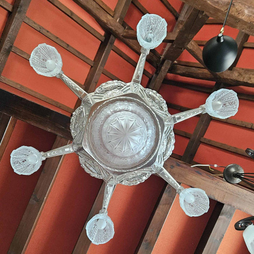 Lampadario Art Déco di grandi dimensioni a 7 luci in metallo cromato e vetro satinato