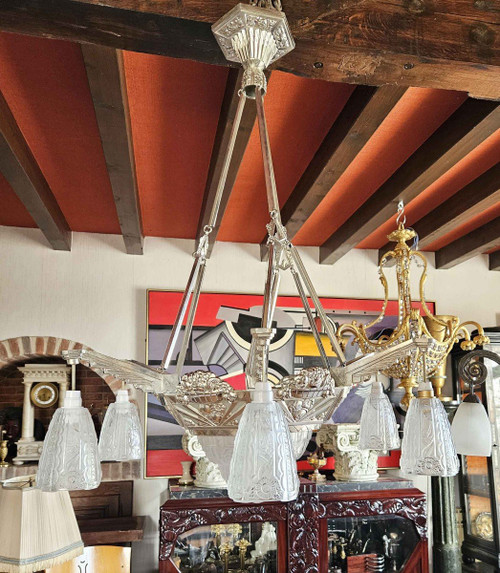 Lampadario Art Déco di grandi dimensioni a 7 luci in metallo cromato e vetro satinato