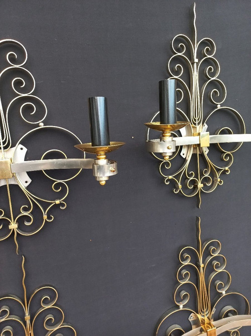 Suite di quattro lampade da parete in ottone dorato, circa 1940