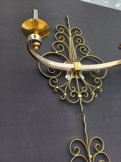 Suite di quattro lampade da parete in ottone dorato, circa 1940
