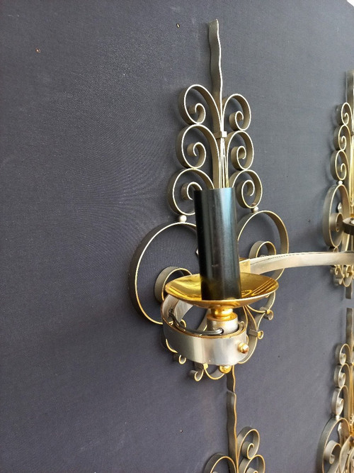 Suite di quattro lampade da parete in ottone dorato, circa 1940