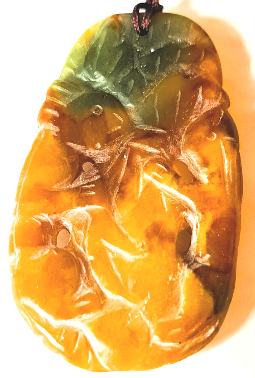 Pendentif amulette sculpté chinoise en jadéitte début 20 ème 