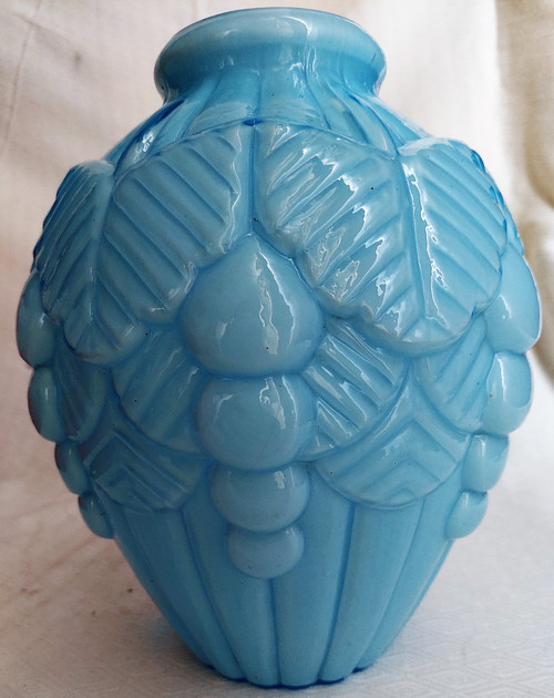 Vase en opaline bleu art déco 20ème