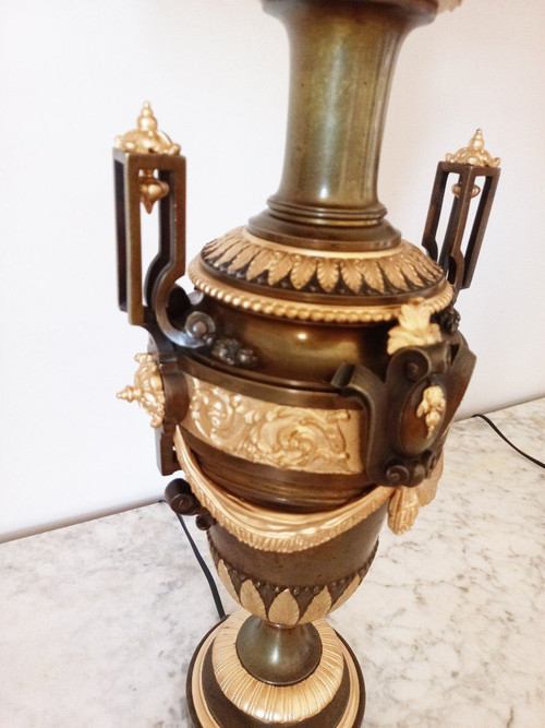 Importante Paire De Lampes à l 'Antique En Bronze Patiné Et Doré XIXe Siècle