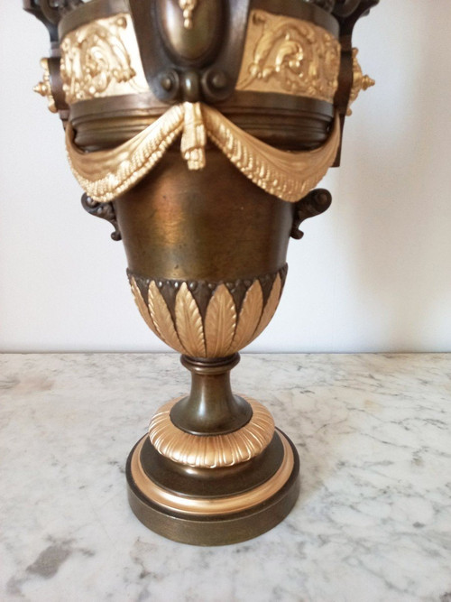 Importante Paire De Lampes à l 'Antique En Bronze Patiné Et Doré XIXe Siècle